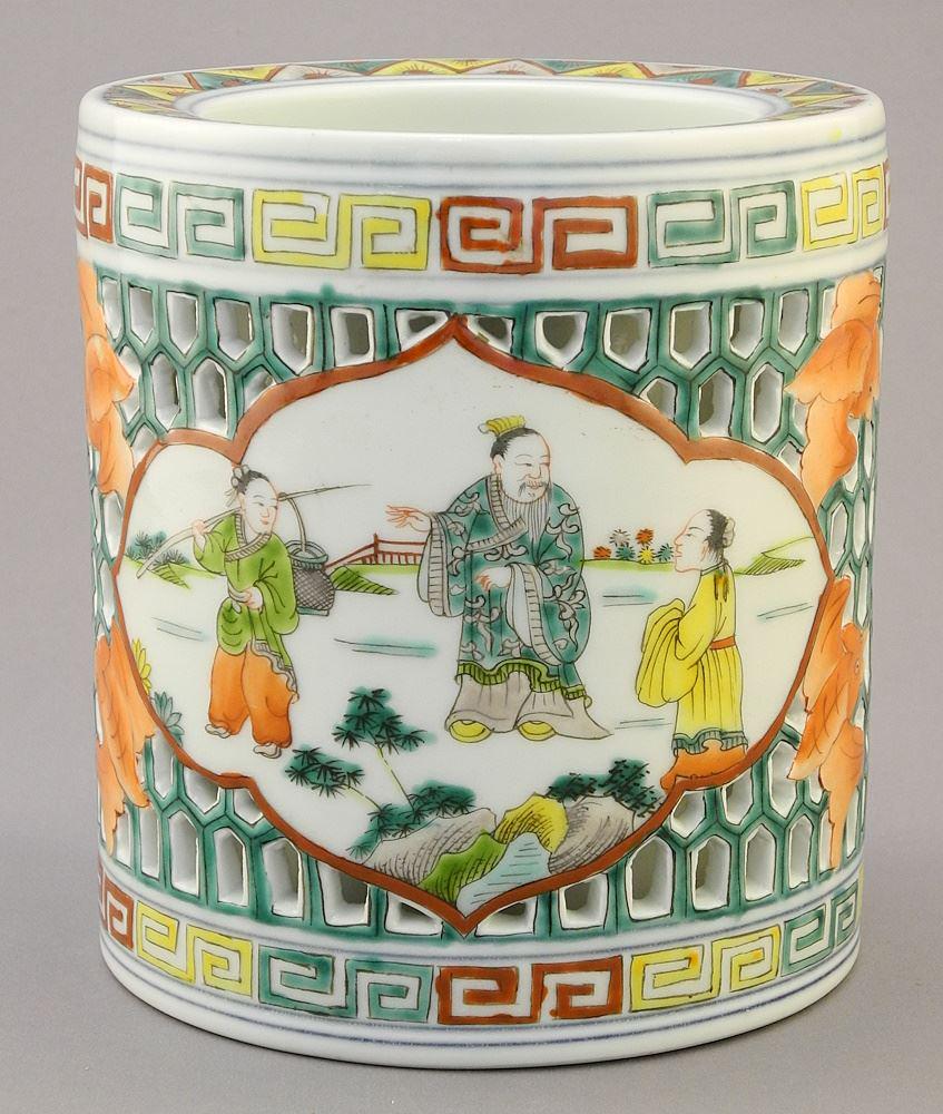 Chinese Reticulated Porcelain Brush Pot, Yong Zheng Mark, 5 1/2" x 5"dia: Chinese Reticulated Porcelain Brush Pot, Yong Zheng Mark, 5 1/2" x 5"dia