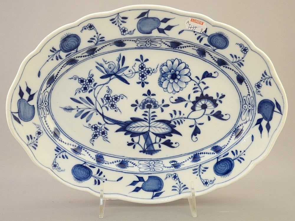Meissen Blau Onion Oval Platter, 11" W.: Meissen Blau Onion Oval Platter, 11" W.