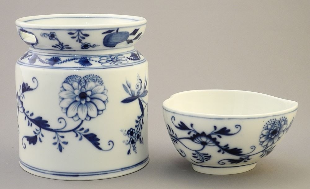 Meissen Blau Onion Jar and Dish, 4 3/8"H.: Meissen Blau Onion Jar and Dish, 4 3/8"H.