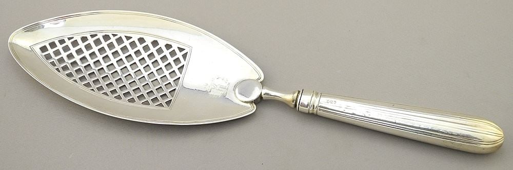 Georgian Silver Fish Slice, 11 7/8"L 175 grams. (1 of 10)