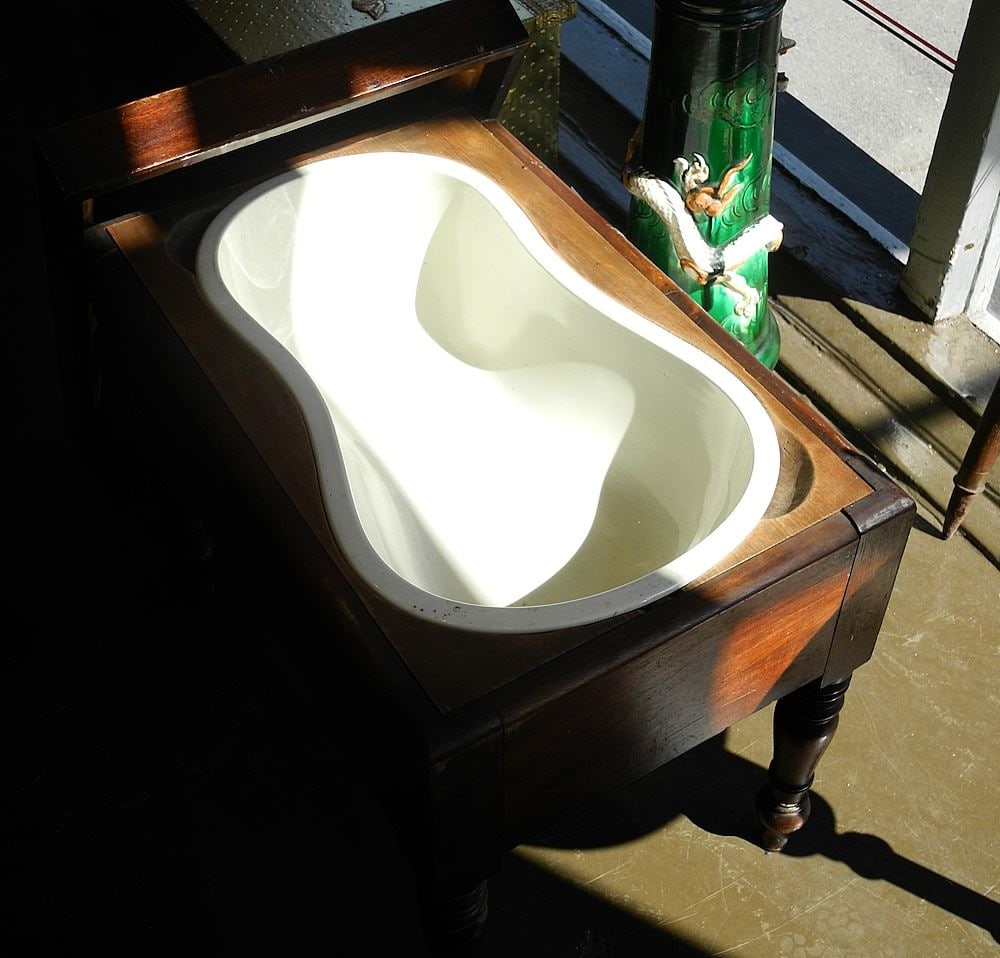 19th Century Mahogany Bidet with Wedgwood Pottery Liner, 23"W.: 19th Century Mahogany Bidet with Wedgwood Pottery Liner, 23"W.