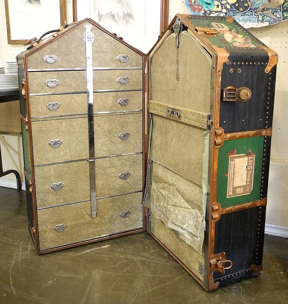 Wilt Gable Trunks Chicago R1Y30, Wardrobe Trunk, 44 1/2 x 22 3/4 x 23 1/4".: Wilt Gable Trunks Chicago R1Y30, Wardrobe Trunk, 44 1/2 x 22 3/4 x 23 1/4".