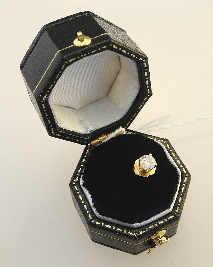 14K Diamond Stud (Stamped & Tested).: 14K Diamond Stud (Stamped & Tested).