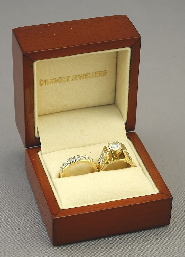 14K Gold Wedding and Engagement Ring largest diam .84 carat.: 14K Gold Wedding and Engagement Ring largest diam .84 carat.