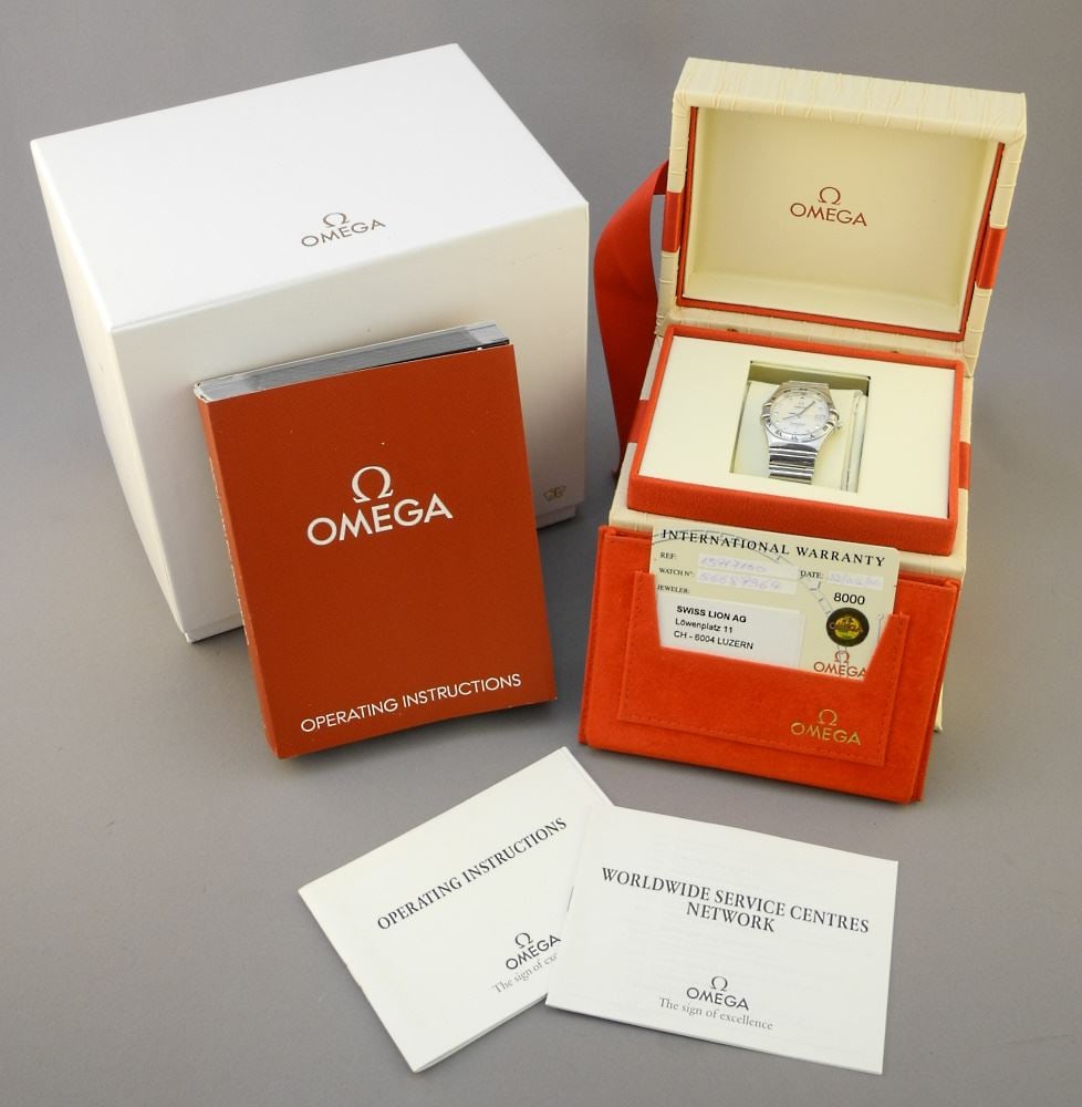 Ladies Omega Constellation Automatic Wristwatch, serial #56689364. (1 of 12)