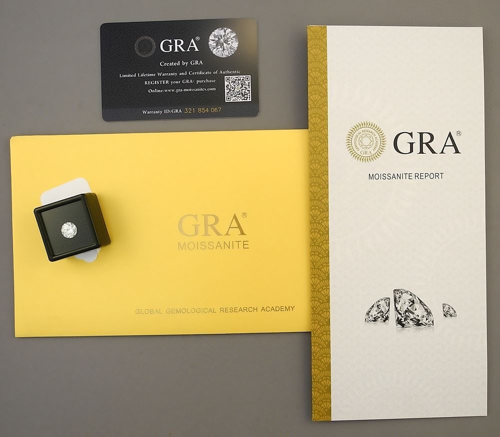 2 Carat (8mm) Lab Grown Loose Diamond (VVS1) with Moissanite Report. (1 of 3)