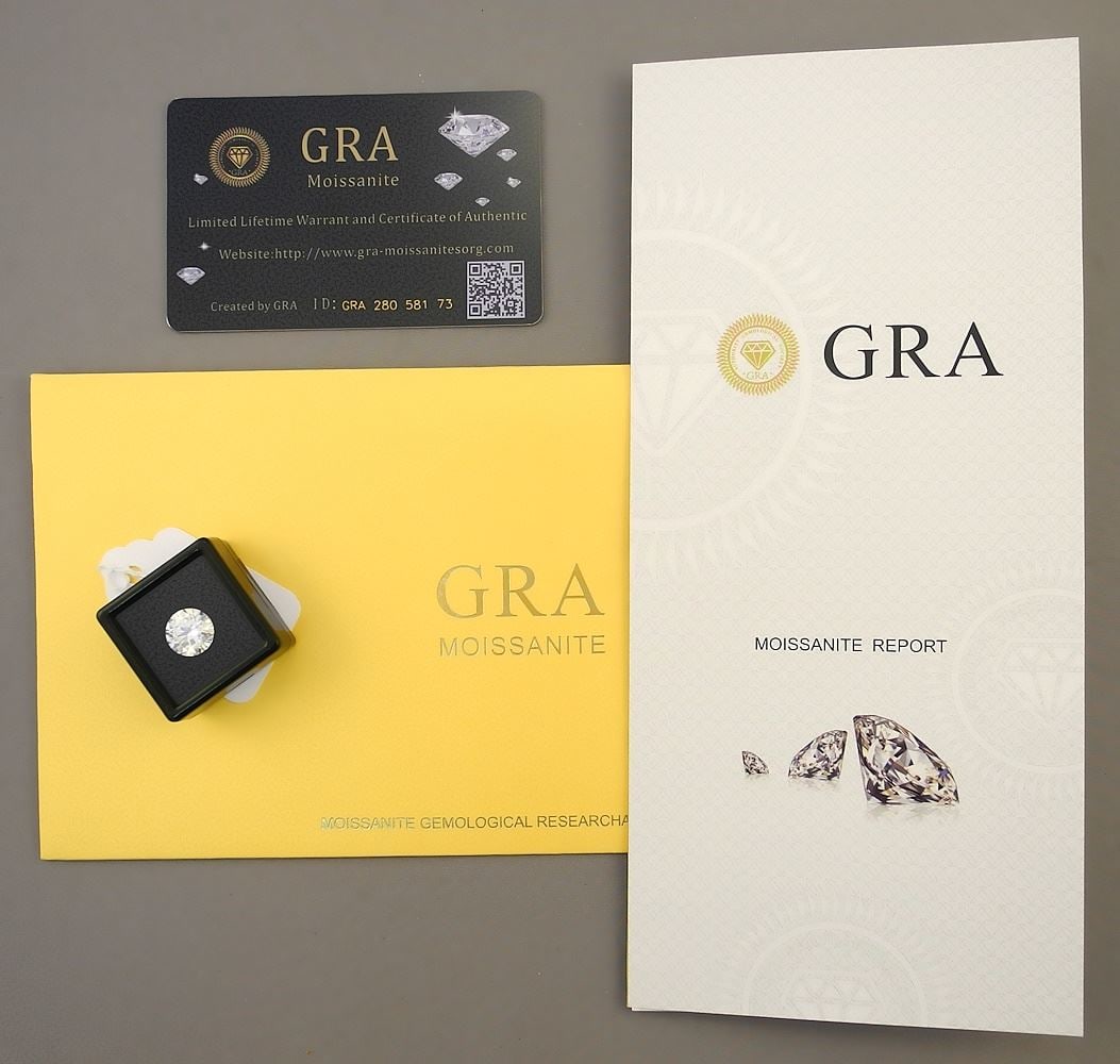 4 Carat (10mm) Lab Grown Loose Diamond (VVS1) with Moissanite Report. (1 of 4)