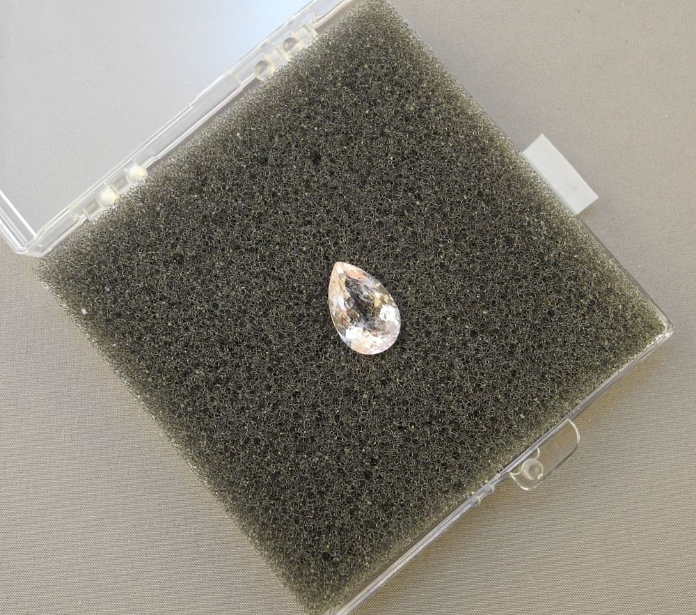 Pair Natural 4.5 CT Peach Pink Morganite.: Pair Natural 4.5 CT Peach Pink Morganite.