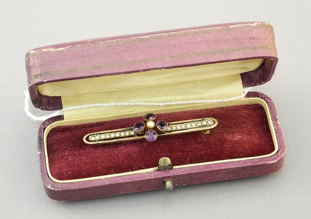 9 Ct (Marked) Gold Amethyst & Seed Pearl Bar Brooch with F.S. Martin Box, 3.3 Grams. (1 of 4)