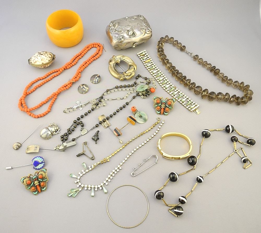 Collection of Vintage Estate Jewelry Items: Jade / Agate / Coral Glass / Quartz / Rosary. (1 of 4)