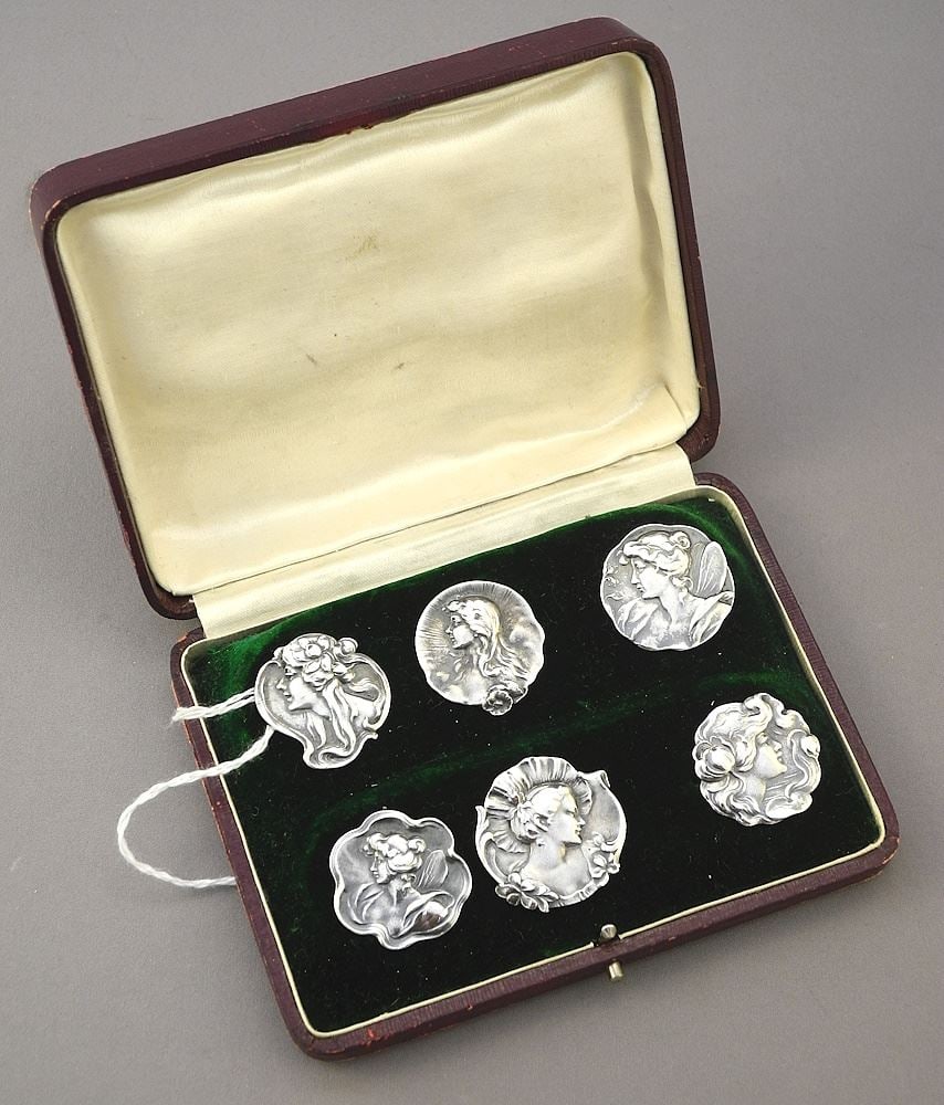 6 Cased Art Nouveau Silver Buttons, TW 36 Grams. (1 of 5)