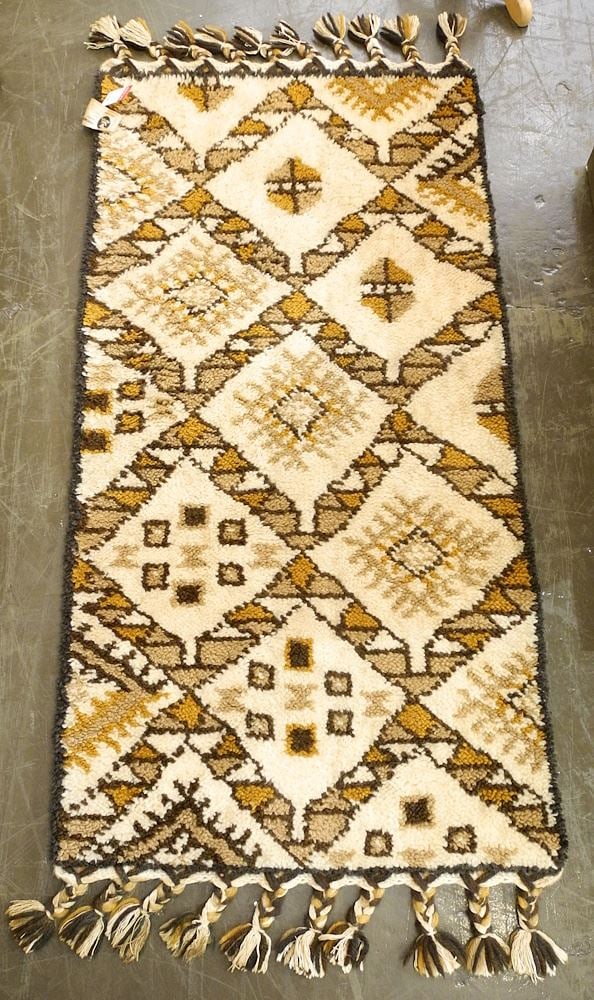 Artex Hungarian Woolen Carpet, Approximately 5'5" x 2'4".: Artex Hungarian Woolen Carpet, Approximately 5'5" x 2'4".