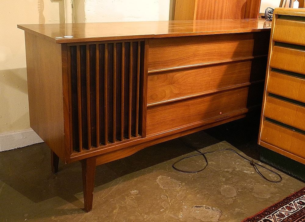 Korting Studiotone "Essex" Console Stereo, 64"W. (1 of 2)