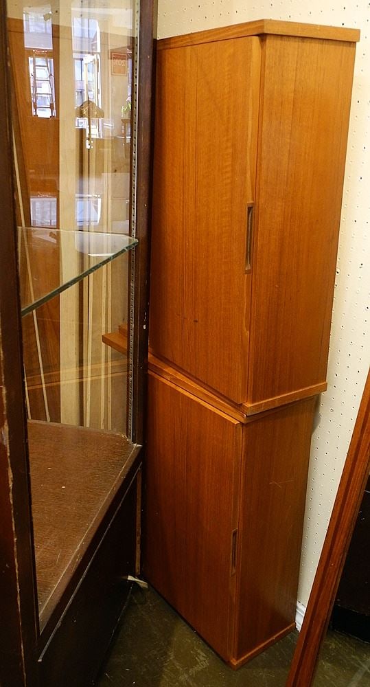 Queen Sized Danish Modern Teak Bedstead. (1 of 3)