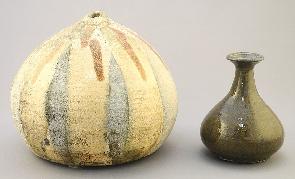 2 Pottery Vases signed Des Loan Okanagan 899, 6 1/8" & 4 1/4"H. (1 of 3)