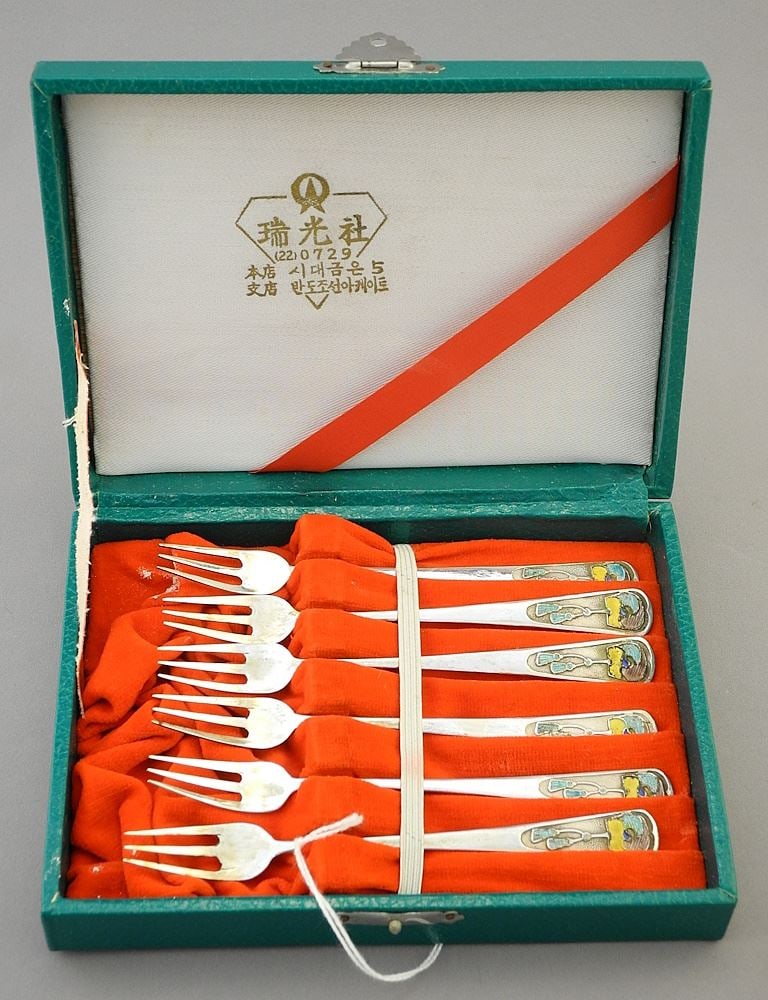 Cased set of 6 Asian Enameled Silver Cocktail Forks.: Cased set of 6 Asian Enameled Silver Cocktail Forks.