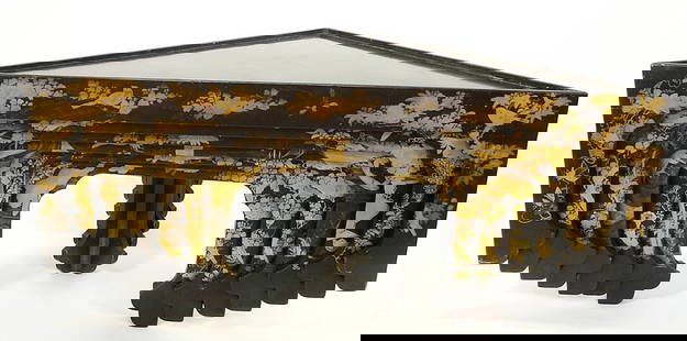 Nesting set of 8 Japanese Gilt Lacquer Triangular Tables.: Nesting set of 8 Japanese Gilt Lacquer Triangular Tables.