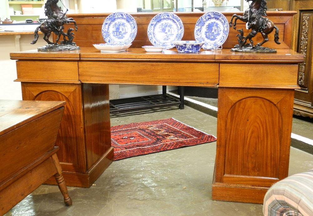 19th Century Mahogany Sideboard.: 19th Century Mahogany Sideboard.
