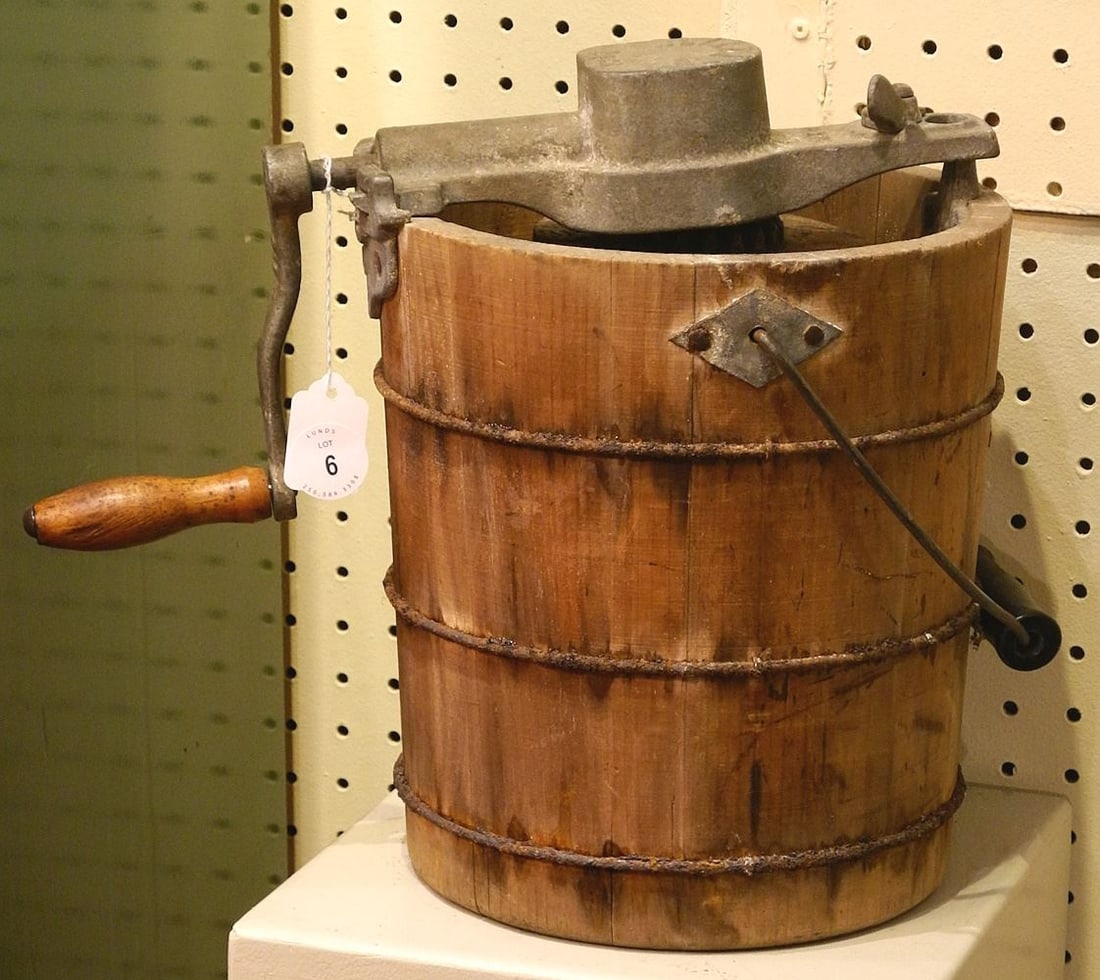 Blizzard 2 Quart Ice Cream Maker, (as found), 12"H. (1 of 2)