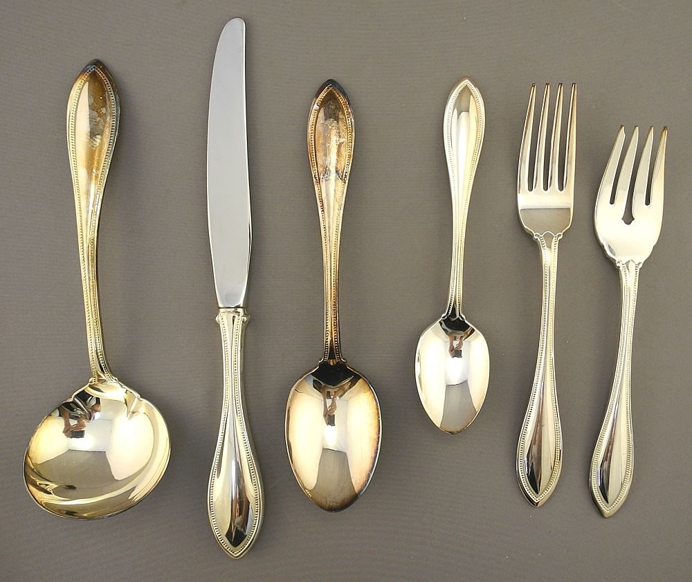 12 Place Setting Oneida Ltd. Silver Plated Flatware. (1 of 2)