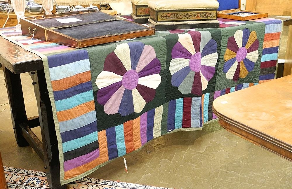 American Patchwork Quilt, Approx. 5'6' x 5'9". (1 of 2)