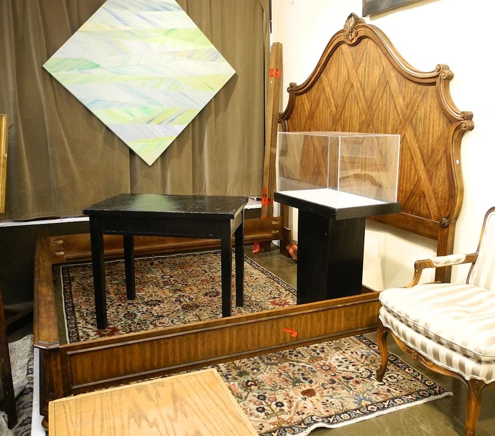 Stanley Furniture Company French Oak Parquet-Style King Size Bedstead (1 of 4)