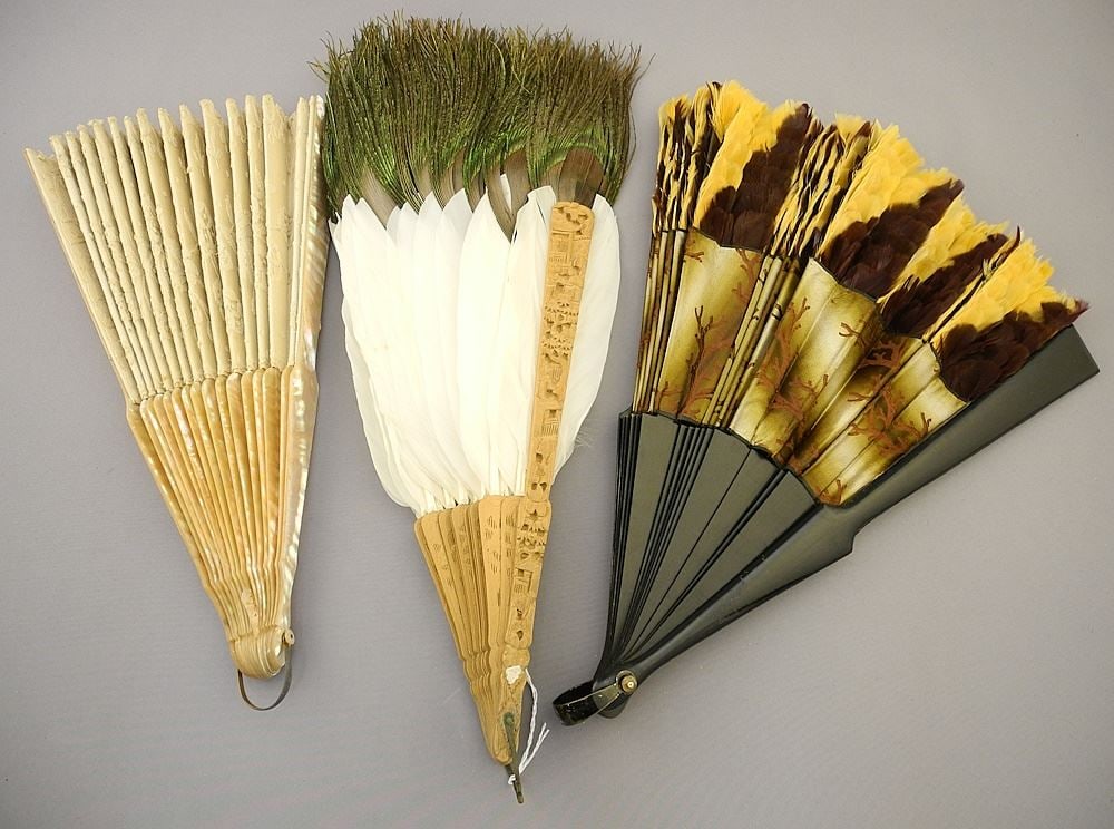 3 Folding Fans: MOP / Peacock Feather / Feather, NO EXPORT. (1 of 5)