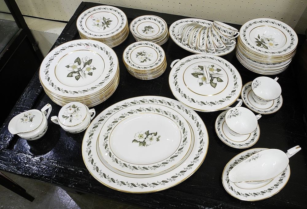 Royal Worcester England Bone China Dinnerware Set, Service of 10, Bernina Pattern.: Royal Worcester England Bone China Dinnerware Set, Service of 10, Bernina Pattern.