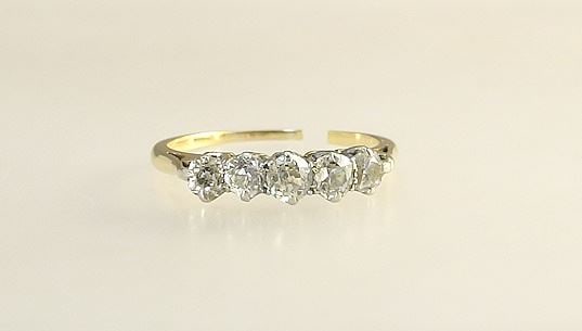 Unmarked Gold Tone Metal 5 Diamond Ring, Size 8 1/4, 3 Grams (shank split) (27). (1 of 4)