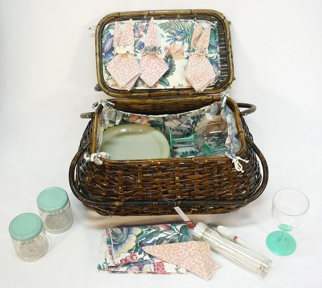 Birks Wicker Picnic Basket & Fittings.: Birks Wicker Picnic Basket & Fittings.