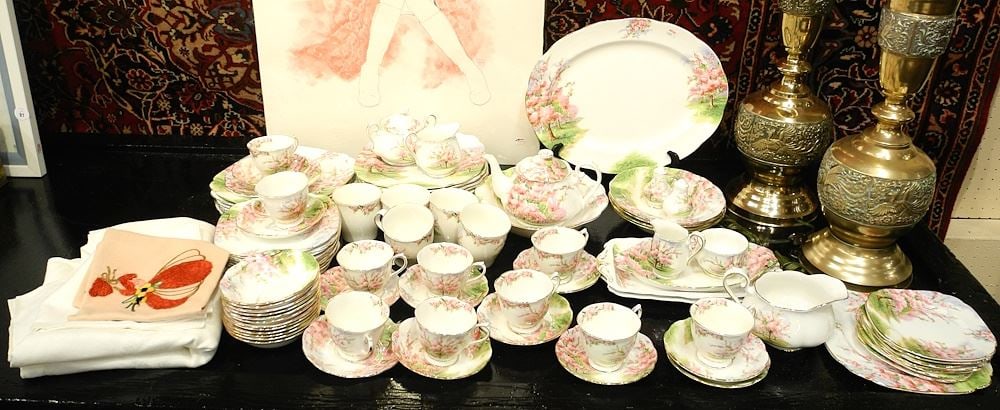 Set of Royal Albert Blossomtime Dinner China & Table Linens. (1 of 4)