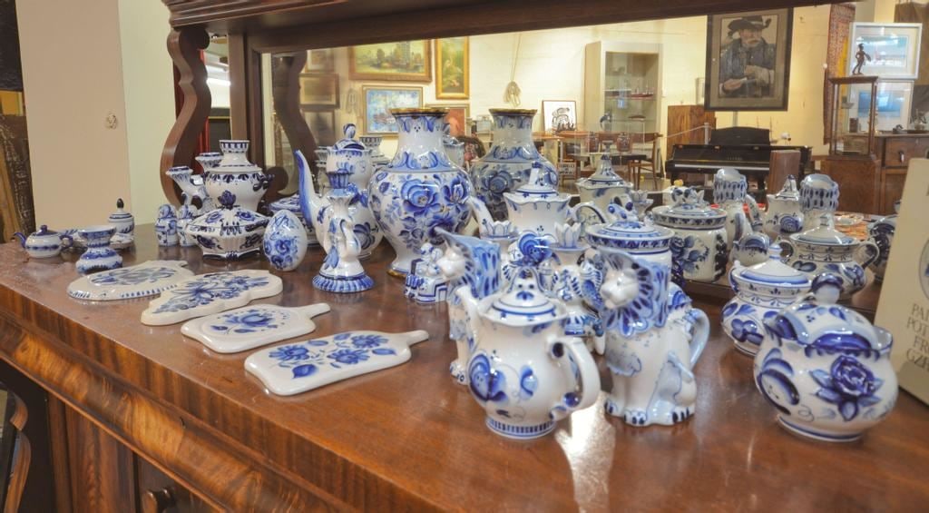Collection of Gzhel Painted Pottery & Collectors Book, Approximately 37 Pieces.: Collection of Gzhel Painted Pottery & Collectors Book, Approximately 37 Pieces.