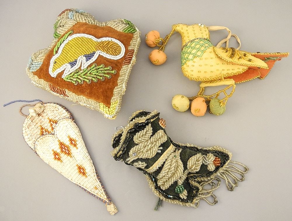 Collection of North American Indigenous Beadwork (4 pieces), 4 1/8" - 8"H. (1 of 3)