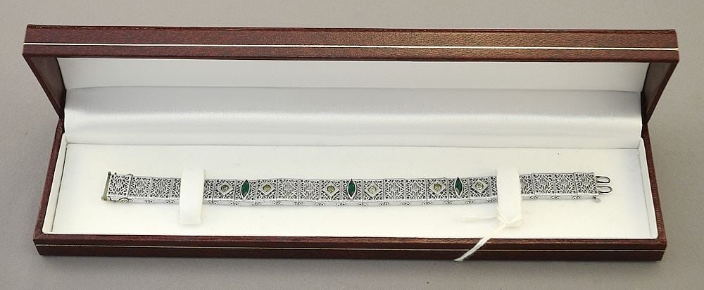 Silver Tone Metal Bracelet with Green Stones, TW 13.14 grams. (1 of 4)