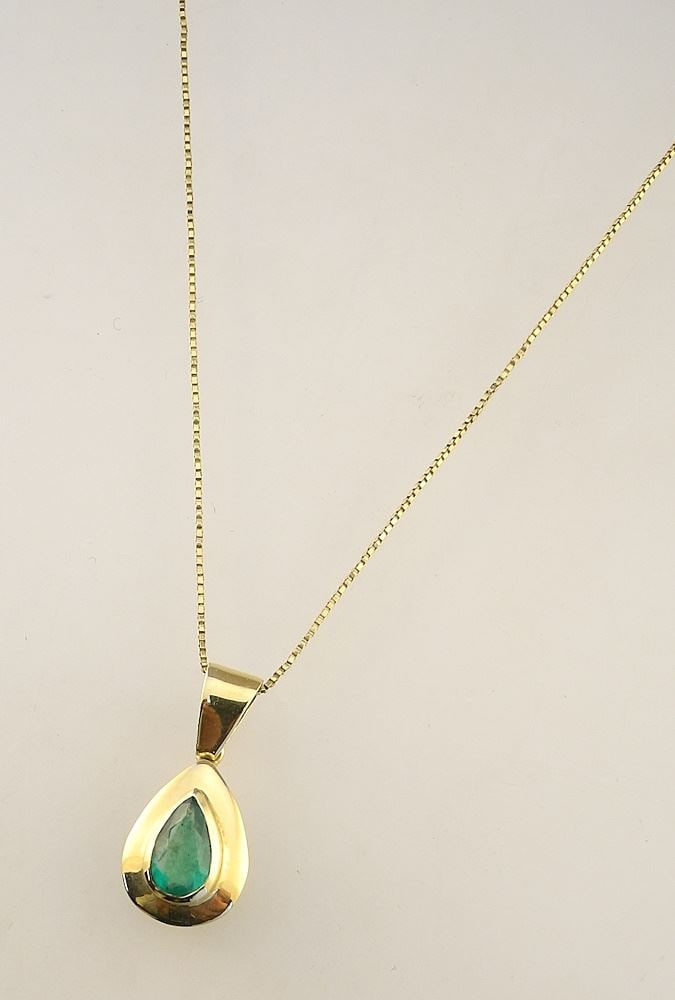 18K Gold Tear Drop Pendant with Pear Cut Emerald on 18K Gold Box Chain. -: 18K Gold Tear Drop Pendant with Pear Cut Emerald on 18K Gold Box Chain. -