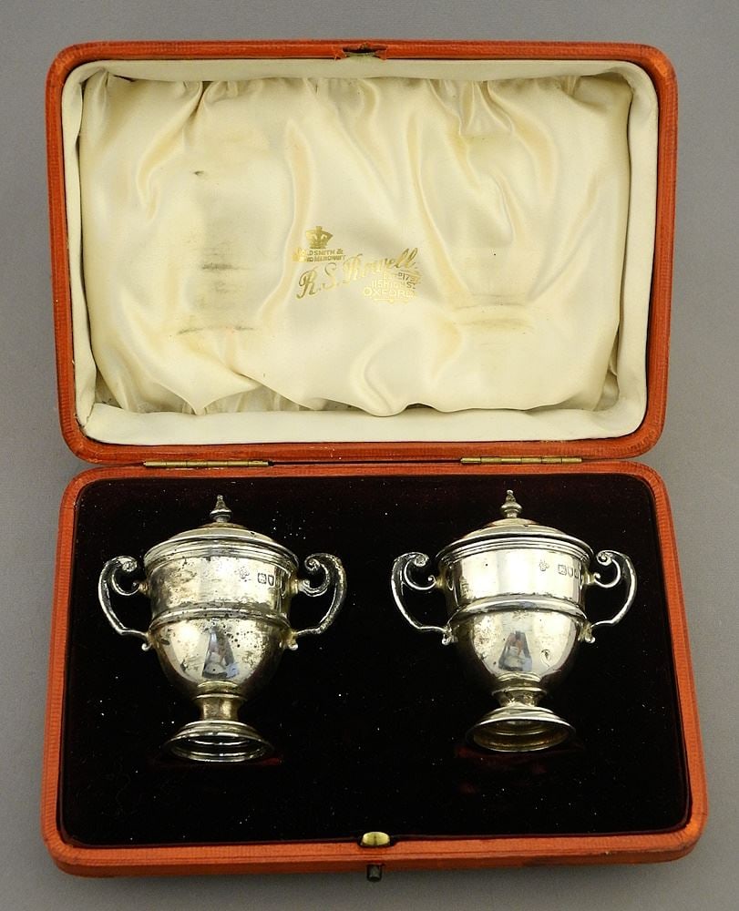 Pair of Hallmarked Silver Urn Shaped Shakers in Case, 2 1/2"H, 89 Grams. (1 of 7)