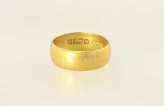 22K Ladies Wedding Ring, 6.72 Grams, Size 7 3/8.: 22K Ladies Wedding Ring, 6.72 Grams, Size 7 3/8.