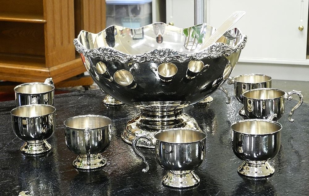 Silver Plated Punch Bowl / Cups & Ladle. (1 of 8)
