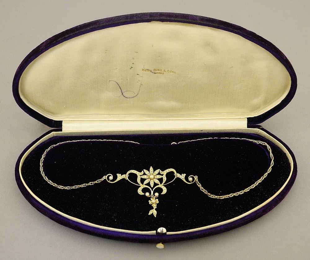14K (marked) Yellow Gold Edwardian Lavalier, 17"L, 9.7 Grams.: 14K (marked) Yellow Gold Edwardian Lavalier, 17"L, 9.7 Grams.