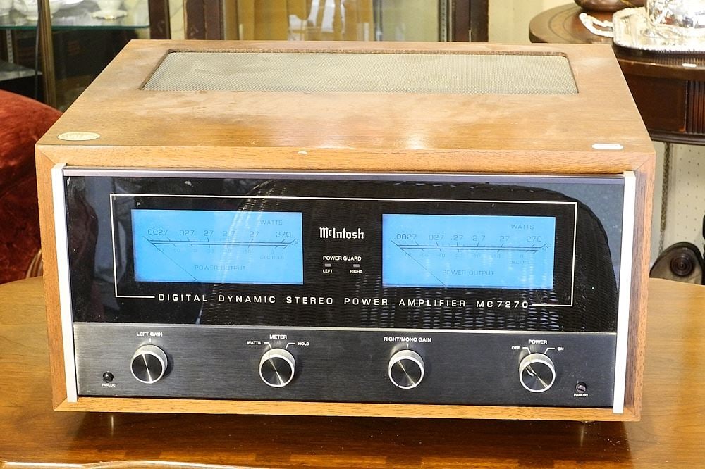 McIntosh MC7270 Digital Dynamic Stereo Power Amplifier. (1 of 3)