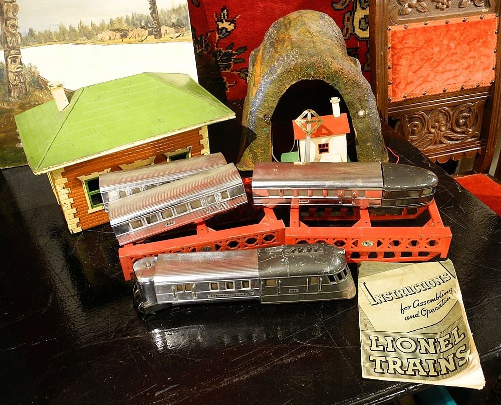 Lionel Train Set, Parts & Bridge, Pre WW2. (1 of 4)