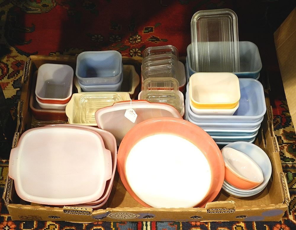 Collection of Pyrex & Various Other Glass Dishes.: Collection of Pyrex & Various Other Glass Dishes.