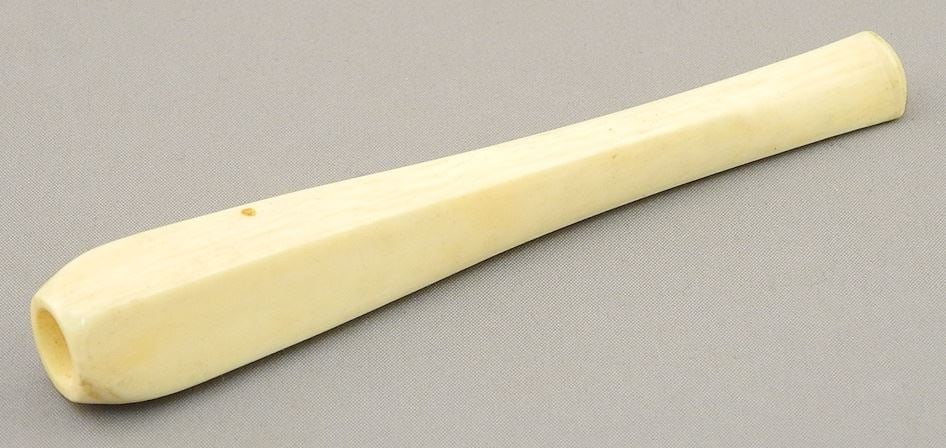 Ivory Cigarette Holder, 4"L, NO EXPORT. (1 of 2)