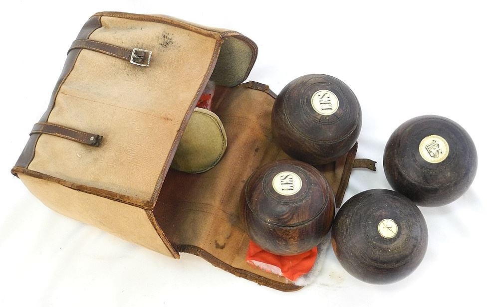 Set of 4 Wood Lawn Bowls with Canvas Bag, NO EXPORT.: Set of 4 Wood Lawn Bowls with Canvas Bag, NO EXPORT.