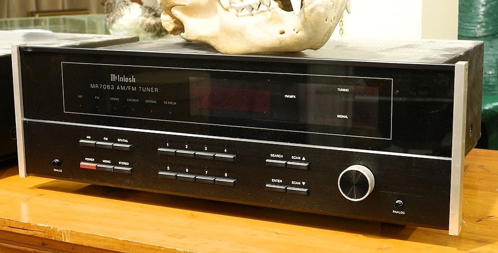 McIntosh MR7083 AM/FM Tuner. (1 of 1)