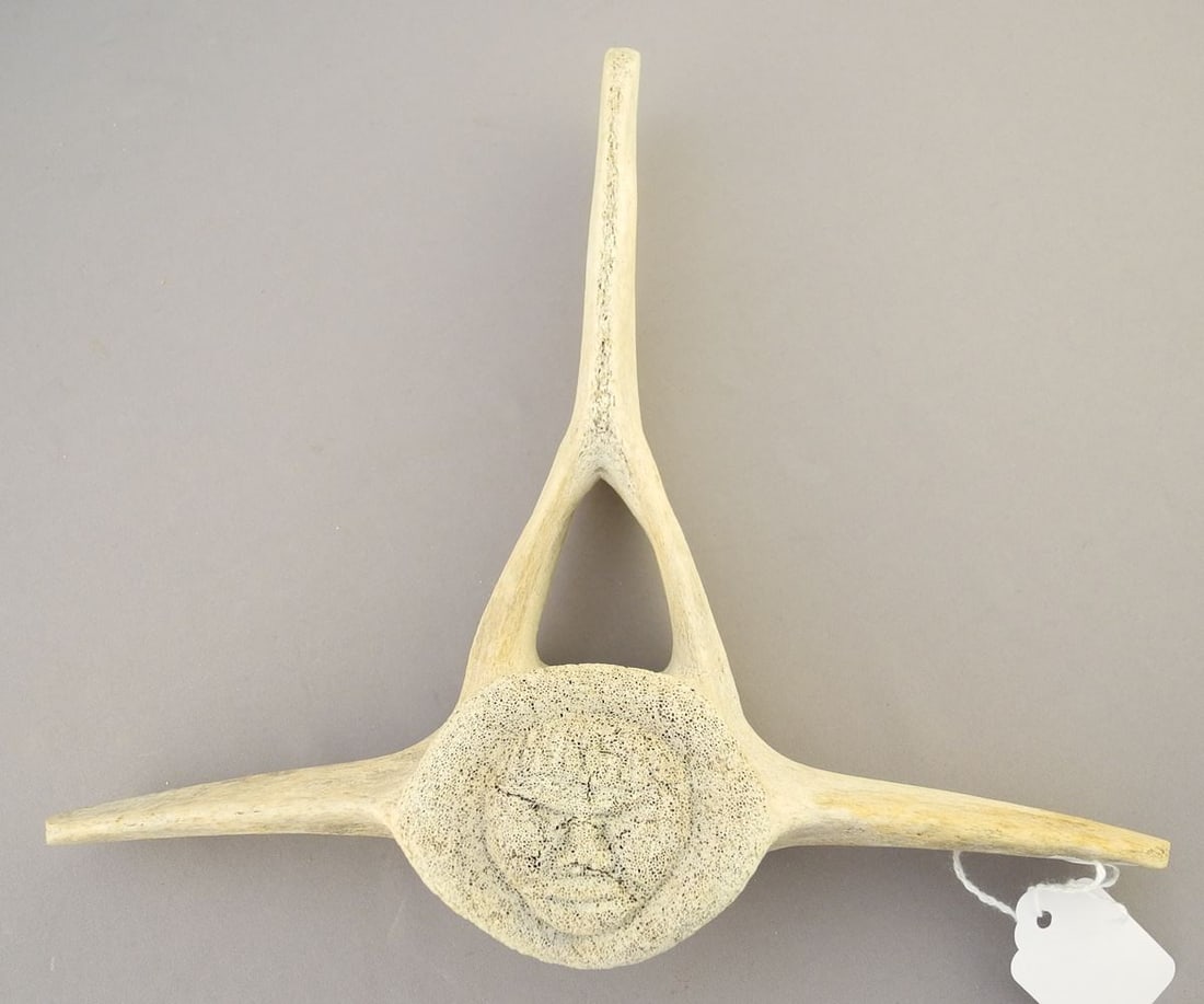 Inuit Carved Whale Vertebrae, 7 3/8" x 9 1/2" x 2 3/8", Portrait. NO EXPORT.: Inuit Carved Whale Vertebrae, 7 3/8" x 9 1/2" x 2 3/8", Portrait. NO EXPORT.