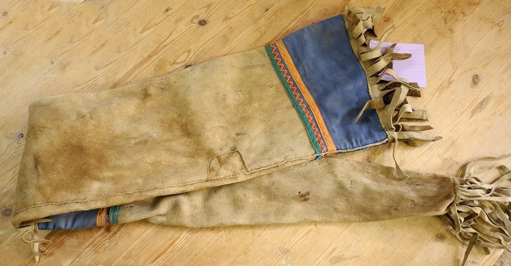 Vuntut Gwitchin Moose Hide Rifle Sheath, 48"L.: Vuntut Gwitchin Moose Hide Rifle Sheath, 48"L.