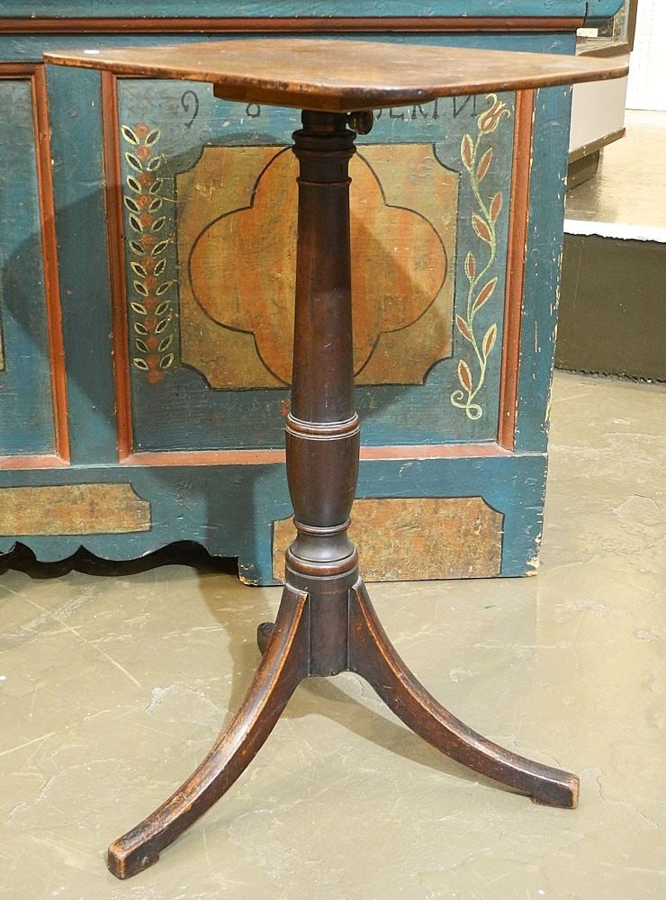 Victorian Mahogany Tripod Table. (1 of 3)