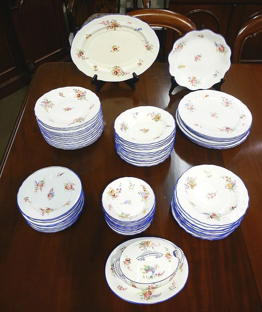 Set of Coalport 7868 Bone China Dinner Ware.: Set of Coalport 7868 Bone China Dinner Ware.