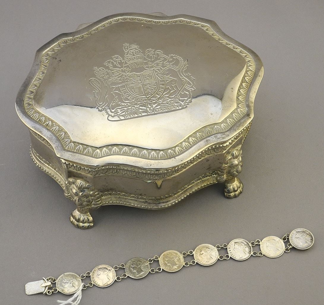 Royal Coat of Arms Jewelry Box & "Dieu Et Mondroit" Queen Victoria C. 1899 Silver Coin Bracelet. (1 of 4)